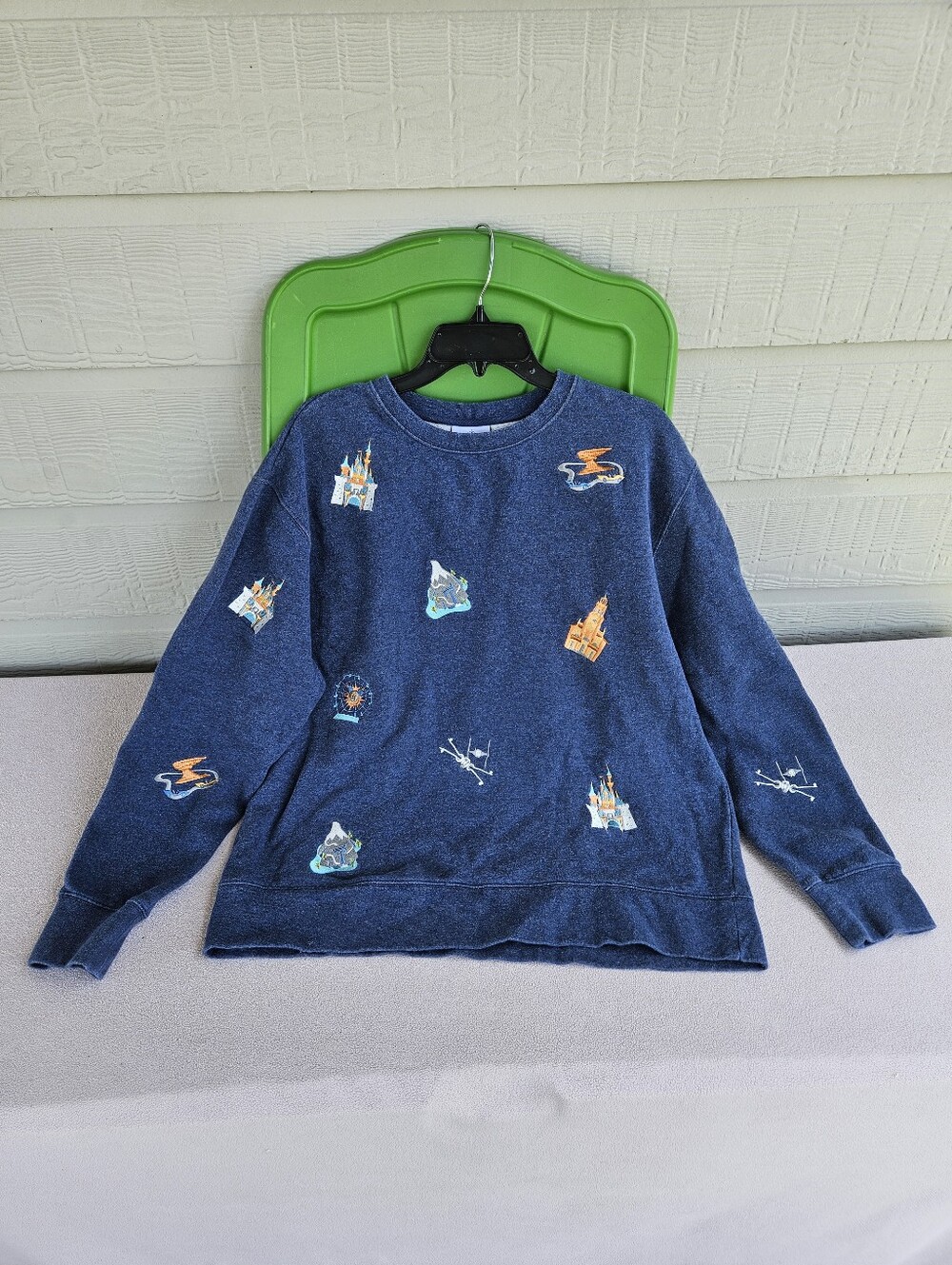 Walt Disney World Embroidered Park Icons Sweatshirt Adult SZ L Park Life Blue